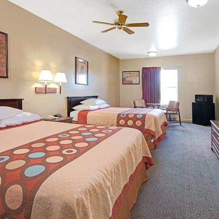 Отель Super 8 By Wyndham St. Louis Airport Woodson Terrace Экстерьер фото