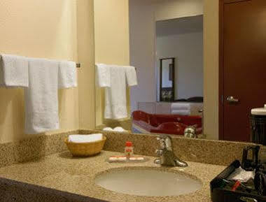 Отель Super 8 By Wyndham St. Louis Airport Woodson Terrace Экстерьер фото